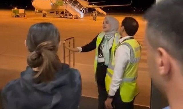 AJet pilotu "Uçuş sürem doldu" dedi, mağdur olan yolcular isyan etti