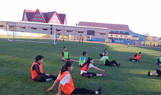 Ağrı Aile ve Sosyal Politikalar Kadın Futbol Takımı, 2. Lig'e hazırlanıyor