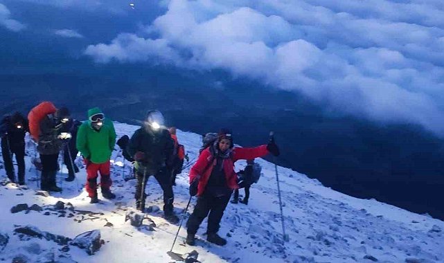 Ağrı Dağı'nda yoğun kar ve fırtına etkili oldu