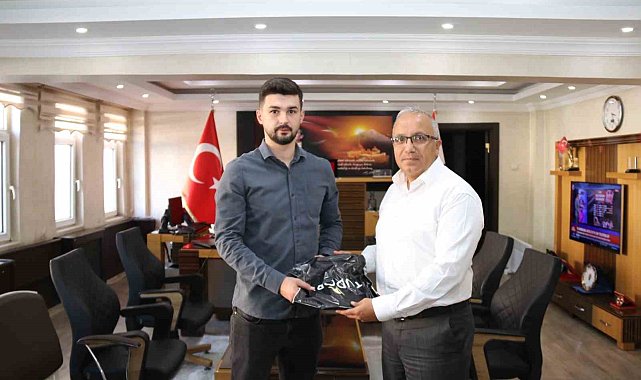 Ağrı Emniyet Müdürü Yılmaz İpar, başarılı personeli ödüllendirdi