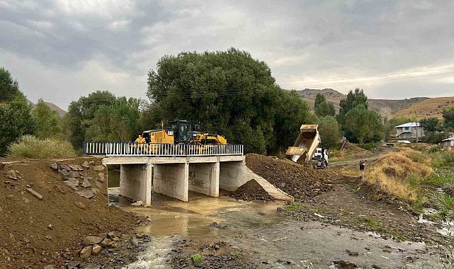 Ağrı'da köy yolları yenilendi