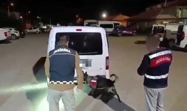 Ağrı'da park halindeki araçta 177 kilo sıvı metamfetamin ele geçirildi