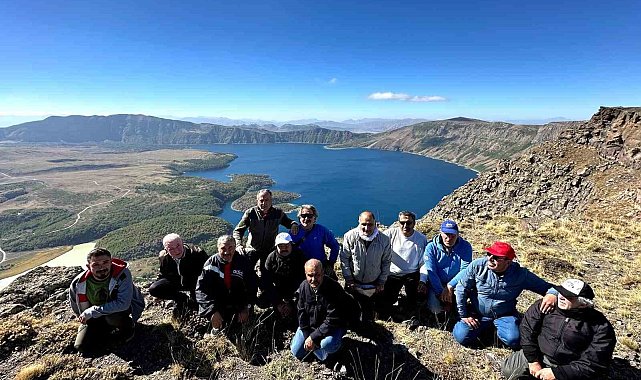 Ahlatlı gezginlerden Nemrut Kalderası zirvesine doğa yürüyüşü