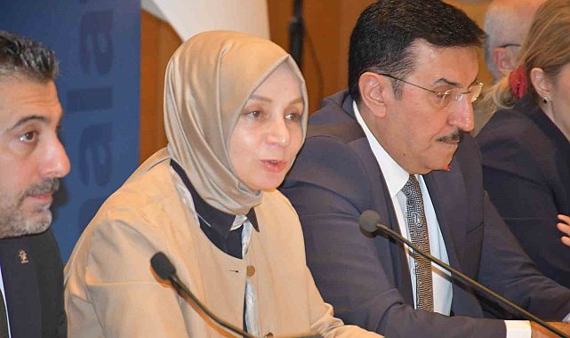 AK Partili Usta: " Deprem bölgelerini ayağa kaldırmak için büyük bir gayret içerisindeyiz"