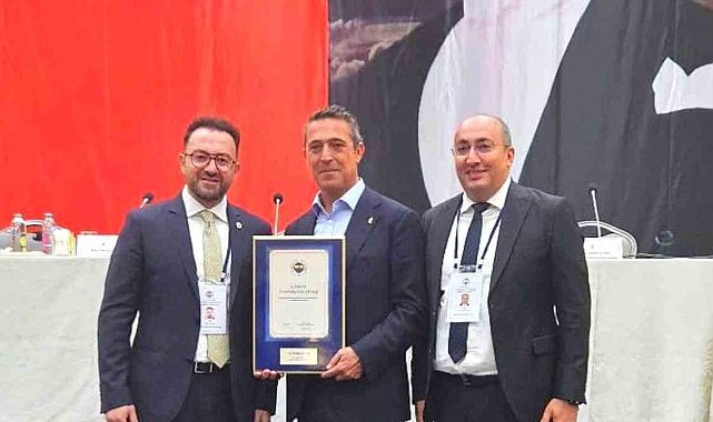 Ali Koç, Erzurum Fenerbahçeliler Derneği'ne akreditasyon belgesini verdi