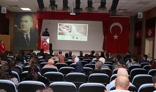 Ardahan'da 'en iyi narkotik polisi anne' semineri