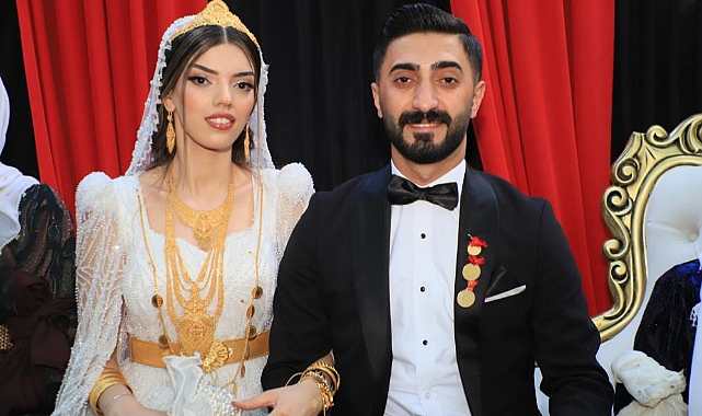 Aşiret düğününde geline 5 kilo altın, damada ise 5 milyon 150 bin TL para takıldı