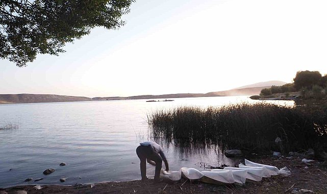 Aygır Gölü'ne 100 bin yavru sazan bırakıldı