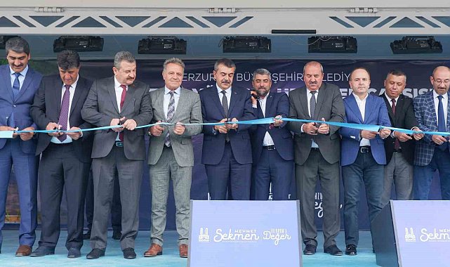 Bakan Tekin Erzurum'da yöresel ürünler çarşının açılışını yaptı