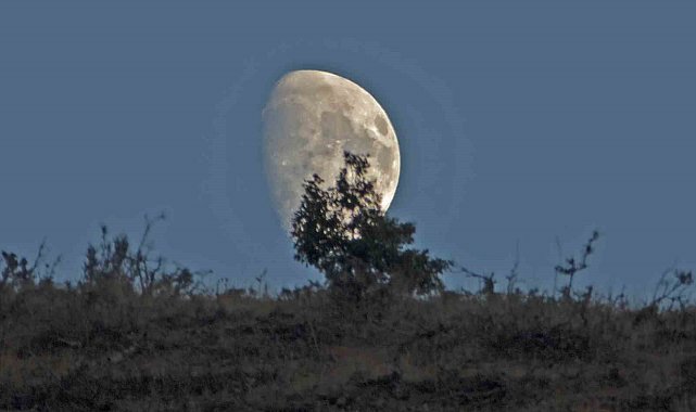 Bitlis&#039;te ayın doğuşu ve güneşin batışı aynı anda görüntülendi