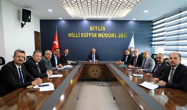 Bitlis'te "Akademik Başarıların İzlenmesi ve Değerlendirilmesi" toplantısı yapıldı