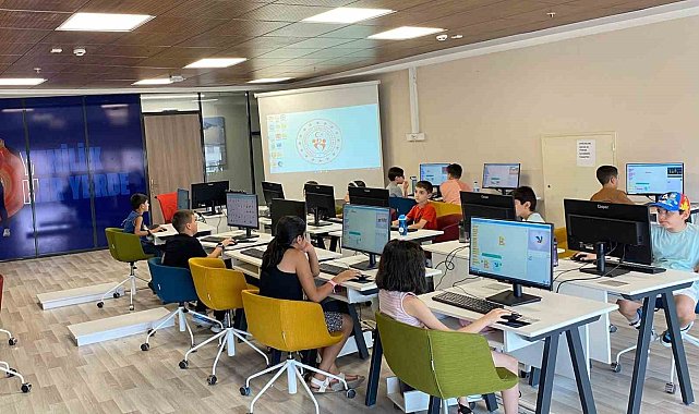 Çocuklara "Temel Robotik ve Kodlama Eğitimi" veriliyor