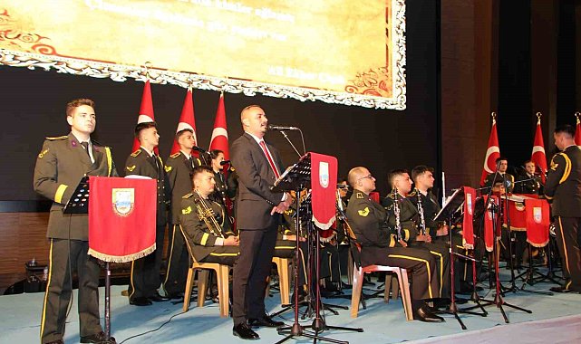 Dörtyol Meydanı'nda 3'üncü Ordu Komutanlığının tarihçesinin ele alındığı oratoryo sahnelendi