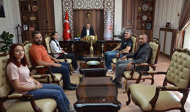Dünya şampiyonundan Kaymakam Demir'e ziyaret