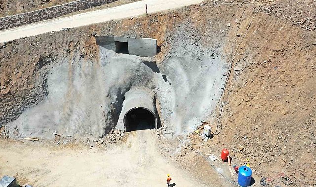 Elazığ Tarhana Regülatörü ve İletim Tüneli yapımına ilk kazma vuruldu
