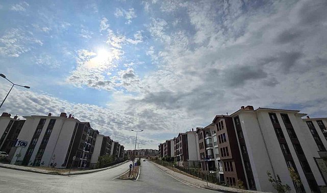 Elazığ'da 'sirrokümülüs' bulutları görsel şölen sundu