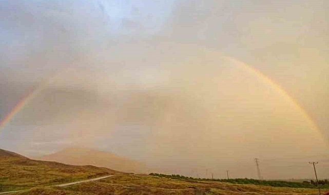Elazığ'da gökkuşağı mest etti