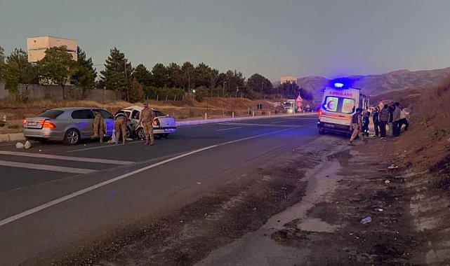Elazığ'da iki otomobil çarpıştı: 8 yaralı