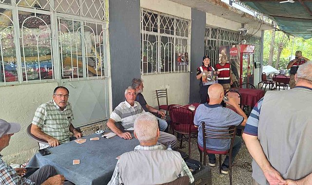 Elazığ'da jandarma ekipleri, vatandaşları bilgilendirdi