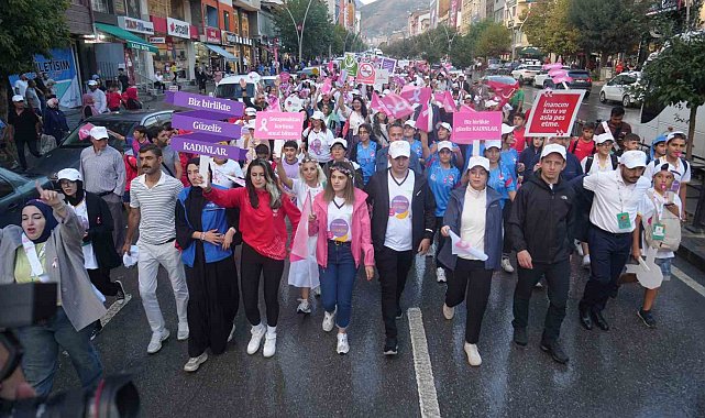 Gönüllü gençler, kansere dikkat çekmek için yürüdü