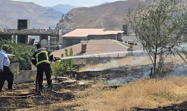 Hakkari'de anız yangını