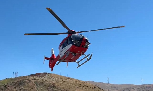 Hizan'da dağlık alanda metrelerce yuvarlanan vatandaş ambulans helikopterle kurtarıldı