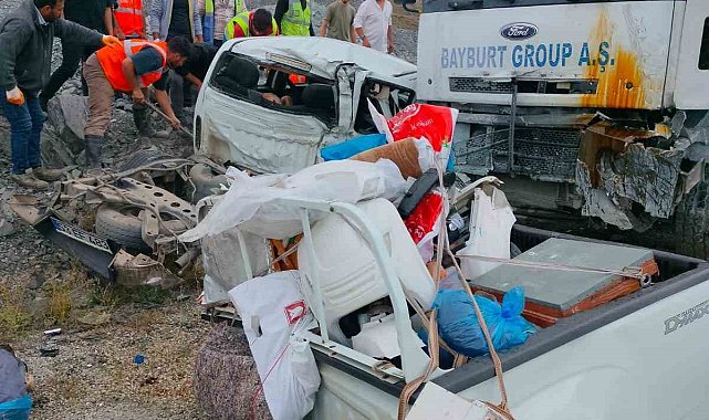 İspir'de feci kaza: 2 ölü, 2 yaralı