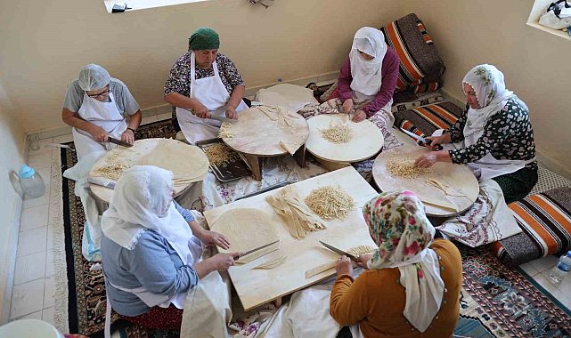 Kadınlar kurdukları kooperatifte hem sosyalleşiyor hem de ekonomilerine katkı sağlıyor