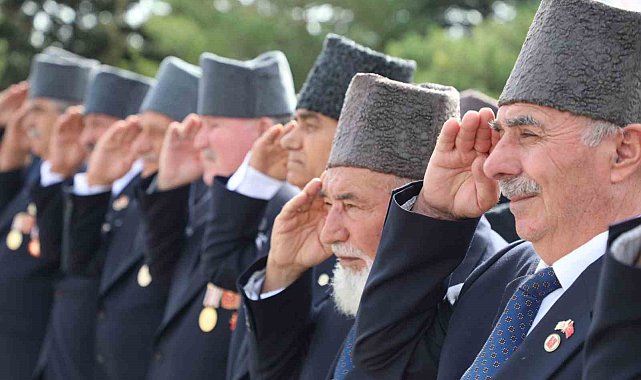 Kahramanlarla birlikte yürüdüler