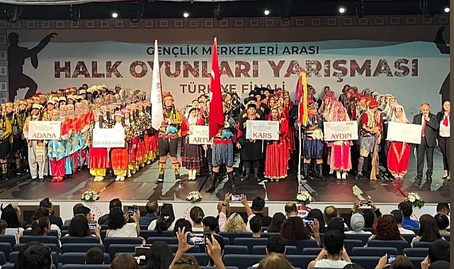 Kars Gençlik Merkezi halk oyunları yarışmasında 3. oldu