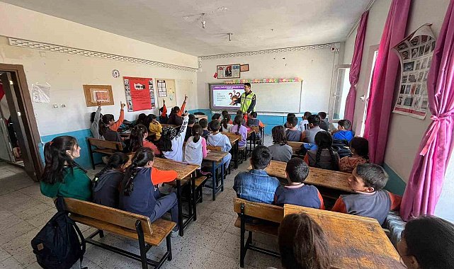 Kars'ta jandarmadan öğrencilere trafik eğitimi