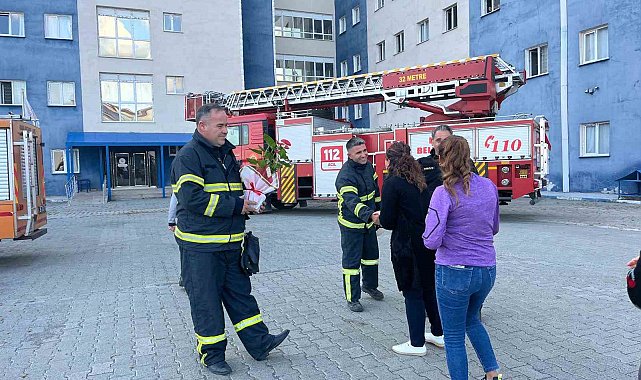 Kars'ta yurt öğrencilerinden itfaiyecilere sürpriz