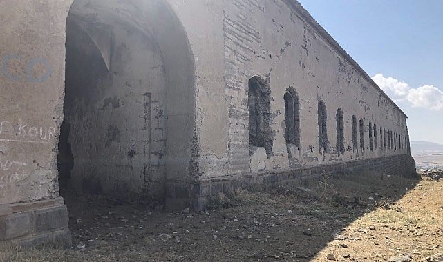 Kars'taki tarihi tabyalar içler acısı durumda