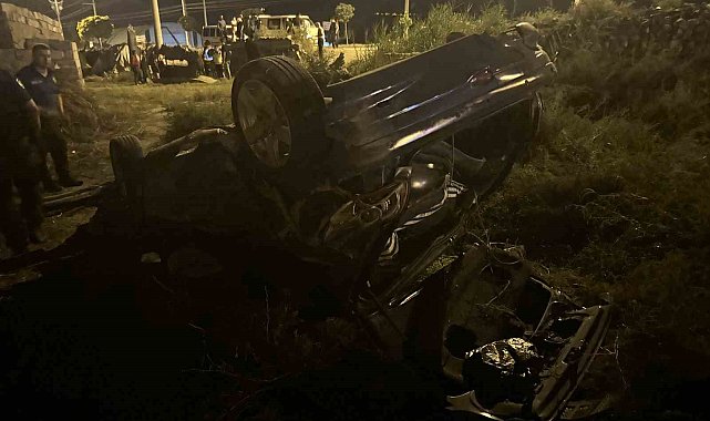 Köpeğe çarpmamak için manevra yapan araç 50 metre uçtu: 2 yaralı