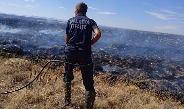 Malatya'da iki ayrı noktada anız yangını