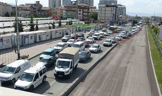 Malatya'da yol çalışmaları nedeniyle oluşan trafiğe tepki