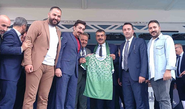 Milli Eğitim Bakanı Tekin'e Tortumspor forması