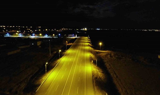 Muş'ta karayolları aydınlatıldı