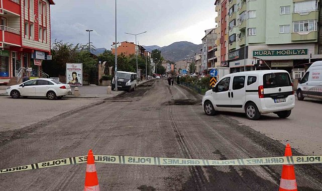 Oltu'da yollar yeniden asfaltlanıyor