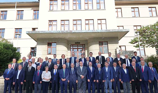 Rektör Hacımüftüoğlu, üniversite hastaneleri birliği olağanüstü genel kurul toplantısına katıldı