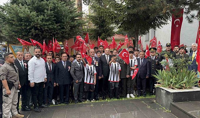 Tatvan'da Gaziler Günü yağmur altında kutlandı