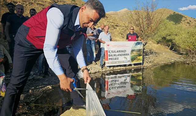 Tunceli'de 1 milyon 670 bin yavru sazan salındı