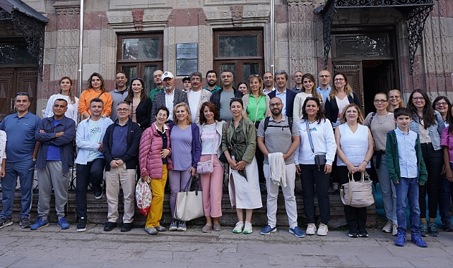 Türk Oftalmoloji Derneği üyesi göz doktorları Kars'ta tecrübelerini paylaştı