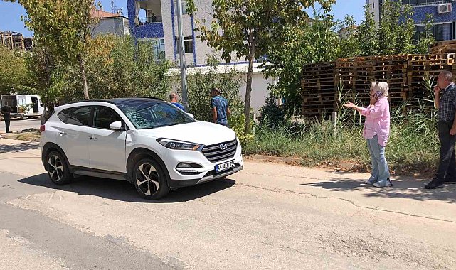Uzaklaştırma kararı olan şahıs, eşinin aracının önüne kendini attı