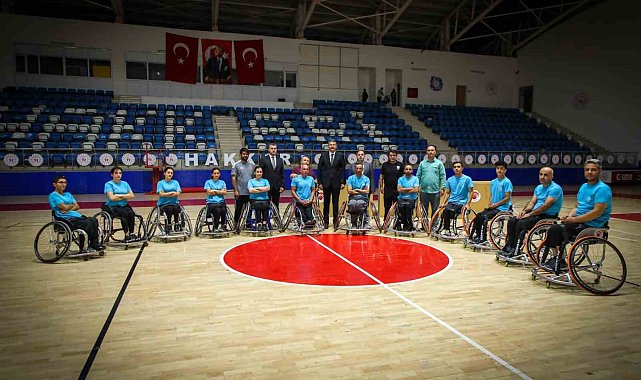Vali Çelik'ten engelli sporculara sandalye desteği