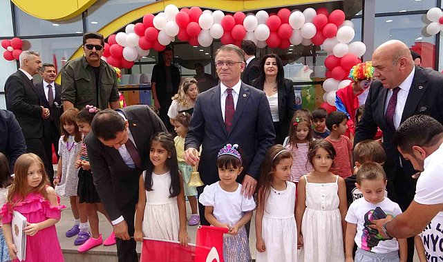 Van'da 295 bin öğrenci için ilk ders zili çaldı