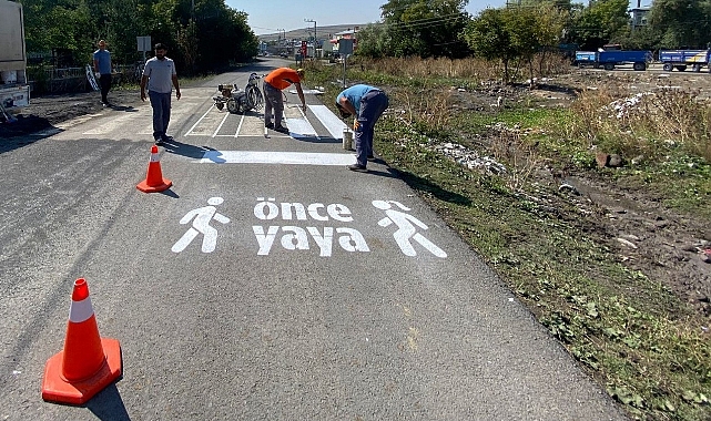 Yaya geçit çizgileri yenileniyor