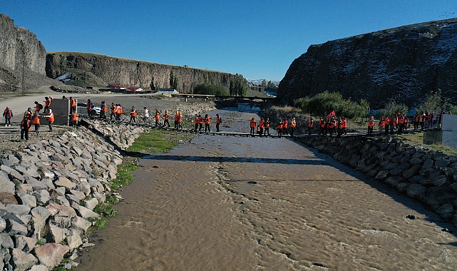 100 kadın 'Sevgi Yürüyüşü' ile Doğu'nun güzelliklerini keşfediyor