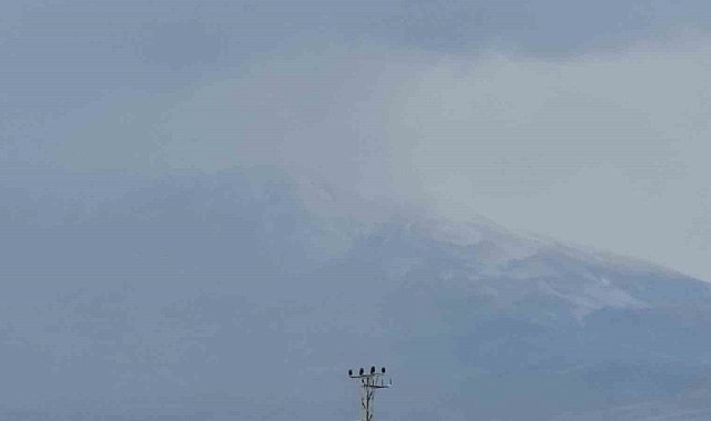 Adilcevaz'ın yüksek kesimleri beyaza büründü