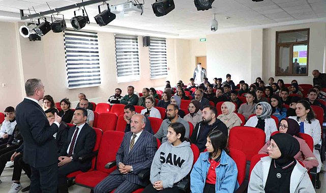 Ağrı Milli Eğitim Müdürü Kökrek, öğrencilere MEBİ'yi tanıttı